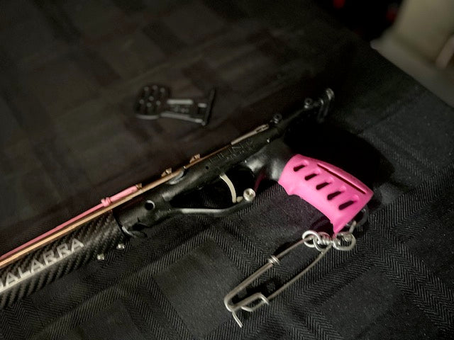 VIP GUN - THE PINK SNAPPER - 110cm GALARRA Carbon Fibre Open Head Spea ...